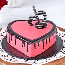 Half Kg Chocolate Heart Shape Birthday Cake Valentine Strawberry Heart Cake In 2020 Valentine Strawberries Cake Designs Birthday Cake