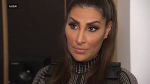 Nasse haare, ungeschminkt und schwarzes bikinioberteil: Ungewohnt Ungeschminkt Auf Instagram So Sieht Senna Gammour Ohne Make Up Aus Rtl De