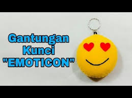 Cara Membuat Gantungan Kunci Emoticon Dari Kain Flanel Youtube Kain Flanel Gantungan Kunci Kain