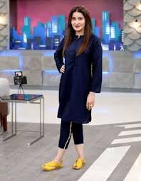 The beauty is the gorgeous dupatta in red color that is paired with this design. 37 Black Kurti Design Plain Cotton Kurti 2020 Ideas Pakistani Dresses Black Kurti Wear Black Dresses