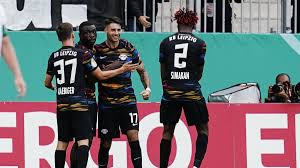 Born 25 october 2000) is a hungarian professional footballer who plays as a midfielder for bundesliga club rb leipzig and the hungary national team. 7wazomohie E0m