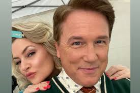 Lochlyn Munro. Archives