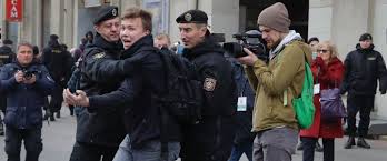 Роман протасевич, координатор белорусских протестов, задержанный в посаженном в минске самолете, сдал всех. Novosti Roman Protasevich Na Video Soobshil Chto Daet Priznatelnye Pokazaniya