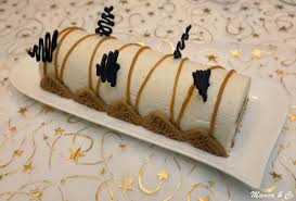 Buche A La Poire Coeur Caramel Et Croustillant Speculoos Recette Dessert Noel Recette Buche Chocolat Idee Recette Noel
