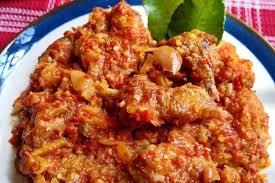 Masukkan bumbu sambal balado mamasuka yang tadi sudah ditambahkan air ke dalam wajan. Resep Ayam Goreng Sambal Balado Bikin Ketagihan