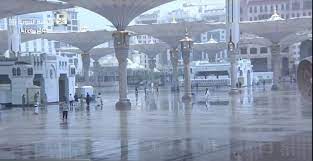 سقوط أمطار بساحات المسجد النبوى في المدينة المنورة .. فيديو وصور - اليوم  السابع