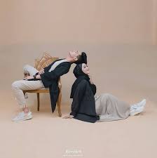 .sporty, baju casual summer, baju casual suporter, baju casual tanah abang, baju casual tema merah putih, baju casual tema valentine, baju casual terbaru 2017 kunjungi marketplace kami di: 10 Foto Studio Couple Simple Baju Hitam Portalkuningan Com