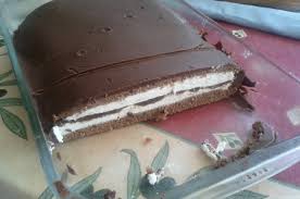 In una terrina sbattere insieme lo zucchero con le uova, aggiungendo in seguito l'olio e il latte, sempre mescolando aggiungere man mano anche il. Ricetta Kinder Pingui Ricette