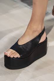 Tibi At New York Fashion Week Spring 2020 Trending Shoes Shoes Too Big Fashion Shoes