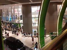 Tromsø is situated about 218 miles north of the arctic circle, and only 1242 miles (2000 kilometers) south of the north pole. 28 Ide Jembatan Mall Neo Soho Central Park Istana Hiburan