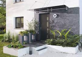 Vous envisagez de rénover votre maison ? Entree De Maison Les Idees D Amenagement Pour Un Exterieur Plein De Style Elle Decoration Entree De Maison Exterieur Entree Maison Entree Maison Moderne