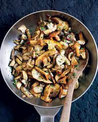 Ricetta Funghi Trifolati La Ricetta Passo Passo La Cucina Italiana Ricetta Ricette Cucina Italiana Idee Alimentari