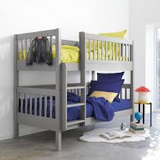 Avec son look rétro et ses courbes arrondies, le lit superposé bois et métal est prévu pour être intégré dans une chambre enfant mixte, pour garçon ou pour fille. Lits Superposes Ou Lits Jumeaux Diablotin Am Pm Lit Superpose Lits Superposes Adultes Lit Superpose Enfant