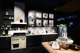 The doors are free of handles, characterised by a metallic profile that acts as a grabing element. Salone Del Mobile Italian Kitchen Design Brands Look Abroad To Boost Sales South China Morning Post