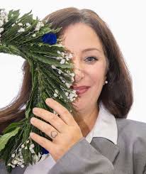 Hi everyone! 👋🌍** My name is **Cecilia** 🇮🇹 I'm a native Italian  speaker and a professional teacher in the public school. I love 📚  literature, 🎨 art, 🌿 nature, 🍝 cooking and