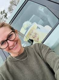 Jodi Bass's Instagram, Twitter & Facebook