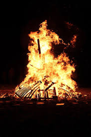 In malaga, everybody gathers at the beach with their friends and relatives and prepares for a spectacular evening and night. File Noche De San Juan 2011 En Ceuta 3 Jpg Wikimedia Commons