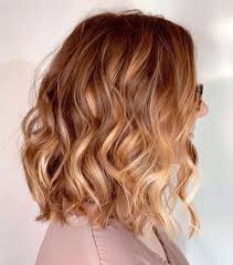 50 Gorgeous Wavy Bob Hairstyles With An Extra Touch Of Femininity Wavy Bob Hairstyles Blonde Hair With Copper Highlights Copper Blonde Balayage