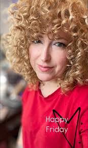 Elizabeth Mulford's Instagram, Twitter & Facebook