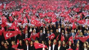 On dokuz mayıs kurtuluş günü, haydi haydi yürü ileri var samsun'a mustafa kemal, haydi haydi yürü ileri samsun'dan anadolu'ya bir güneş doğdu(x2) şahlandı. 1919 Kisilik Korodan 19 Mayis Sarkilari Ntv