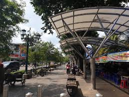 Dprd diy restui opsi lockdown di di yogyakarta yang dilontarkan sri sultan hamengku buwono x. Begini Kondisi Malioboro Setelah Yogyakarta Terpapar Covid 19 Travel Tempo Co