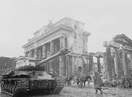 La victoire des alliés sur l'allemagne nazie et la fin de la seconde guerre mondiale en europe marquée par l'annonce de la capitulation de l'allemagne. Ausstellungen In Berlin Kunst Und Kultur Nicht Nur Im Museum