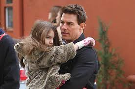 Tom cruise takes covid protocols very seriously on the set of the new 'mission impossible,' and tore into crew members for breaking the rules. Tom Cruise Darum Hat Er Keinen Kontakt Zu Suri Gala De
