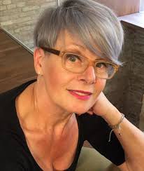 The benefit of this short style is that even plus size women can also adopt it the ringlets are interesting and give a bounce to hair making it a perfect hairstyle for plus size women. 90 Classy And Simple Short Hairstyles For Women Over 50
