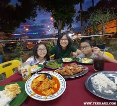 Their grilled fish utilizes fresh ikan jenak with a thick and spicy sauce drenched all over the fish. Christmas Eve At Portuguese Settlement Melaka Tekkaus Lifestyle Gadget Food Travel