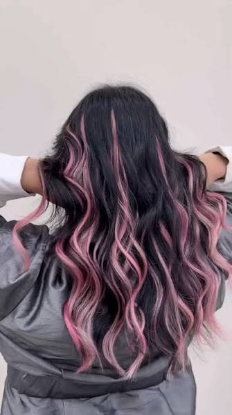 Who says you need bleaching to rock bright colors? ✨ These pink highlight extensions are the perfect pop of color—18 inches of vibrant style, with 40 pairs for a bold, stunning look! 💖 Ready for a fun ...