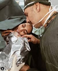 Proprio nel ruolo di danzatrice professionista ha debuttato in tv nell'edizione spagnola di ballando con le stelle, mentre qui in italia si è fatta conoscere soprattutto per le sue doti di attrice. Raoul Bova E Rocio Munoz Morales La Figlia Luna Attrice Per Telethon