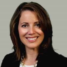 One of the most recommended qualifications to apply for a financial advisor job is to have a bachelor´s degree in accounting or finances. Speakers
