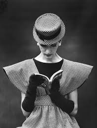 1950 S Vintage Black And White Woman Portrait Women In 1940 1950s In Black And White Photos By Nina Leen Retro Fashion Fashion Vintage Fashion