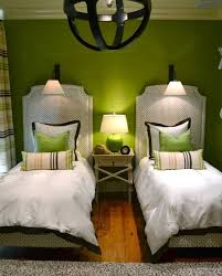 When it comes to twin bedrooms (two single beds) the minimum size is about 9ft x 9ft (2.75 x 2.75m) but this doesn't allow for an awful lot of space in between the beds and any desks or wardrobes are going to be on the small side with less than ideal space for dressing. Pin By Tena Spence On Guest Kids Bdrms Twin Beds Guest Room Guest Bedrooms Bedroom Design