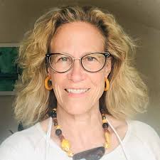 Colleen Puckett's Instagram, Twitter & Facebook