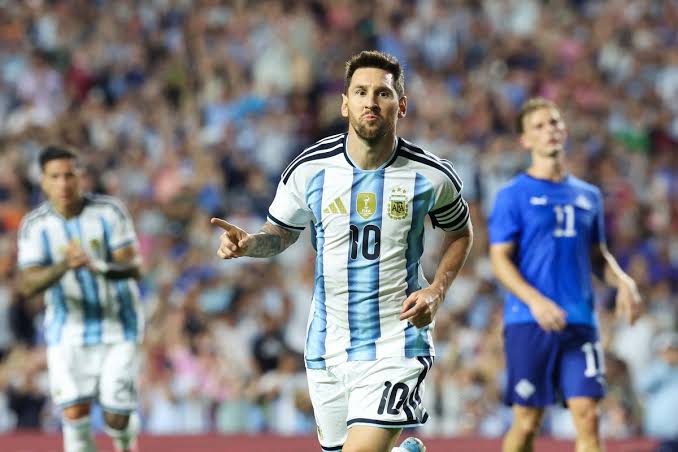 El Hat-trick de Messi y la victoria aplastante de Argentina sobre Argelia,  así se vivió