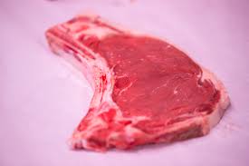The veal is often in the form of cutlets, such as the italian cotoletta or scaloppine or the famous austrian dish. Bistecca Di Vitello Manzo Parte Costata Punto Carne
