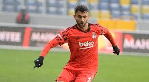 Es internacional con la selección de fútbol de argelia. Besiktas Tan Ghezzal Aciklamasi Netyorum