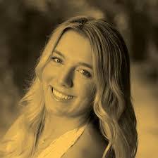 Kelly Krakowski's Instagram, Twitter & Facebook