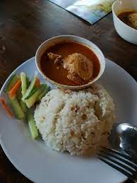 Kalau di kelantan, 3 lauk yang boleh disediakan atau mana mana satu atau dua lauk iaitu gulai ikan tongkol, gulai ayam, gulai udang dan juga telur rebus yang dimasukkan ke dalam mana mana gulai yang disukai. Ayam Gulai Picture Of Nasi Dagang Pak Malau Langkawi Tripadvisor