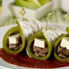 Bistec En Salsa Roja Receta Nopales Rellenos De Carne Y Queso En Salsa Roja Receta Recetas De Comida Nopales Rellenos De Queso Mejores Recetas