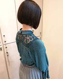 pin by あまこ on 髪型 angled bobs one length bobs shaved bob