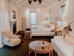 Other amenities include spa services, concierge services, and dry cleaning. Farmhouse Inn Sonomacounty Com