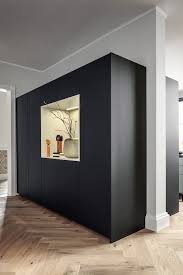 Moderne Und Minimalistische Garderobe Fur Den Flur Haus Innenarchitektur Altes Haus Modern