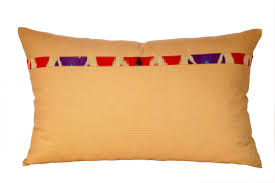 What color throw pillows for brown couch and black decor with white blinds? Pin On Home Decor Pillows