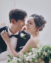 Được biết, choo ja hyun được quản lý bởi công ty do tài tử lee byung hun sáng lập, cô ấy thân thiết với cả các nghệ sĩ hàng đầu như han ji min, han hyo joo, kim go eun,…gần đây, nữ diễn viên đã tham gia trong bộ phim arthdal chronicles đài tvn cùng song joong ki, jang dong gun, kim ji. 10 Potret Choo Ja Hyun Ibu Song Joong Ki Di Drama Arthdal Chronicles