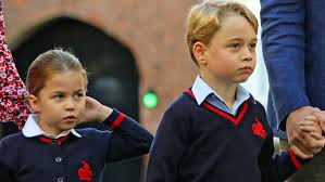 At the invitation of an estranged relative, a young woman travels with her niece and nephew to a castle in europe for christmas, where she unwittingly falls for a dashing prince. Prinzessin Charlotte Prinz George Lernen Jetzt Schon Den Umgang Mit Geld