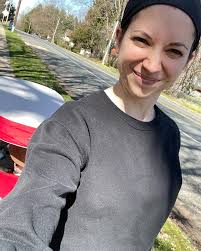 Jenny Branch (@itsgoldjen) • Instagram photos and videos