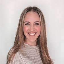 Danielle Renner's Instagram, Twitter & Facebook