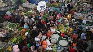 Secara sederhana, rumah tangga konsumen dapat didefinisikan sebagai kelompok masyarakat yang melakukan kegiatan konsumsi barang dan jasa untuk memenuhi kebutuhan hidupnya. Pelaku Ekonomi Pengertian Peran Macam Lengkap